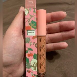 Winky Lux Double Matte Whip lipstick